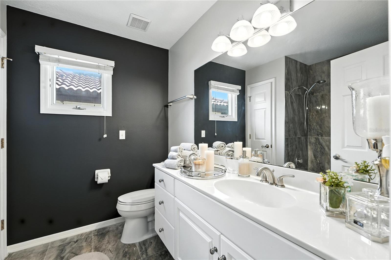 COUNTRY CLUB VILLAS - Residential