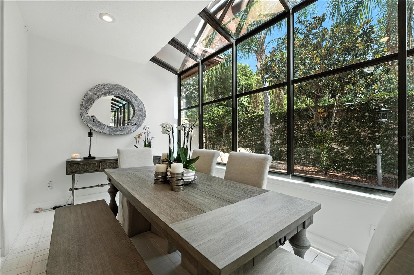 COUNTRY CLUB VILLAS - Residential