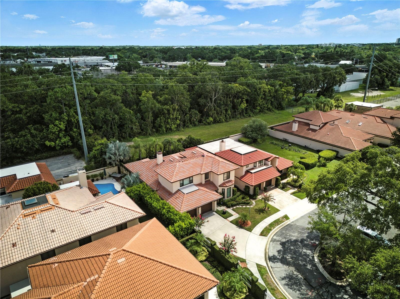 COUNTRY CLUB VILLAS - Residential