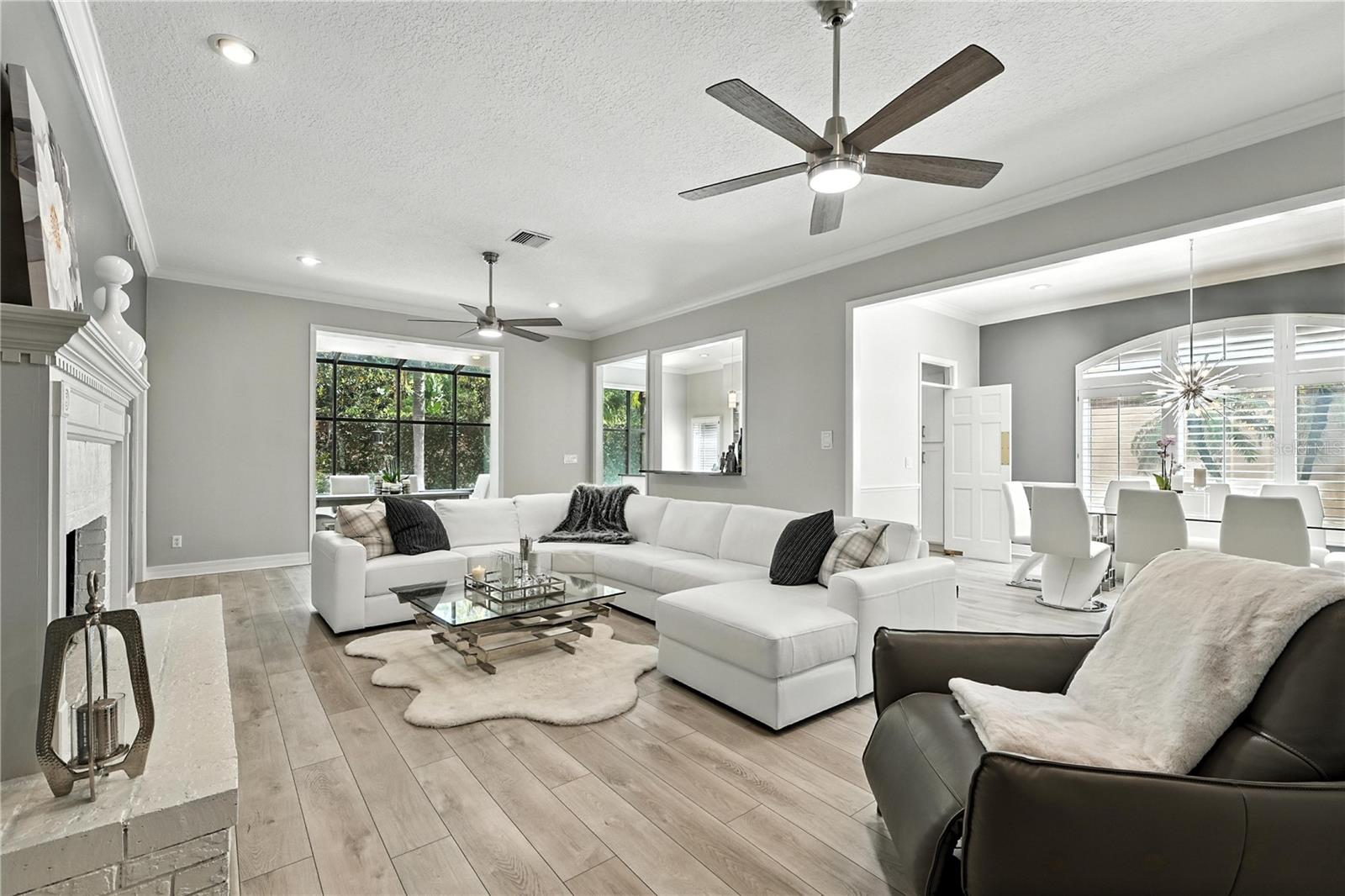 COUNTRY CLUB VILLAS - Residential