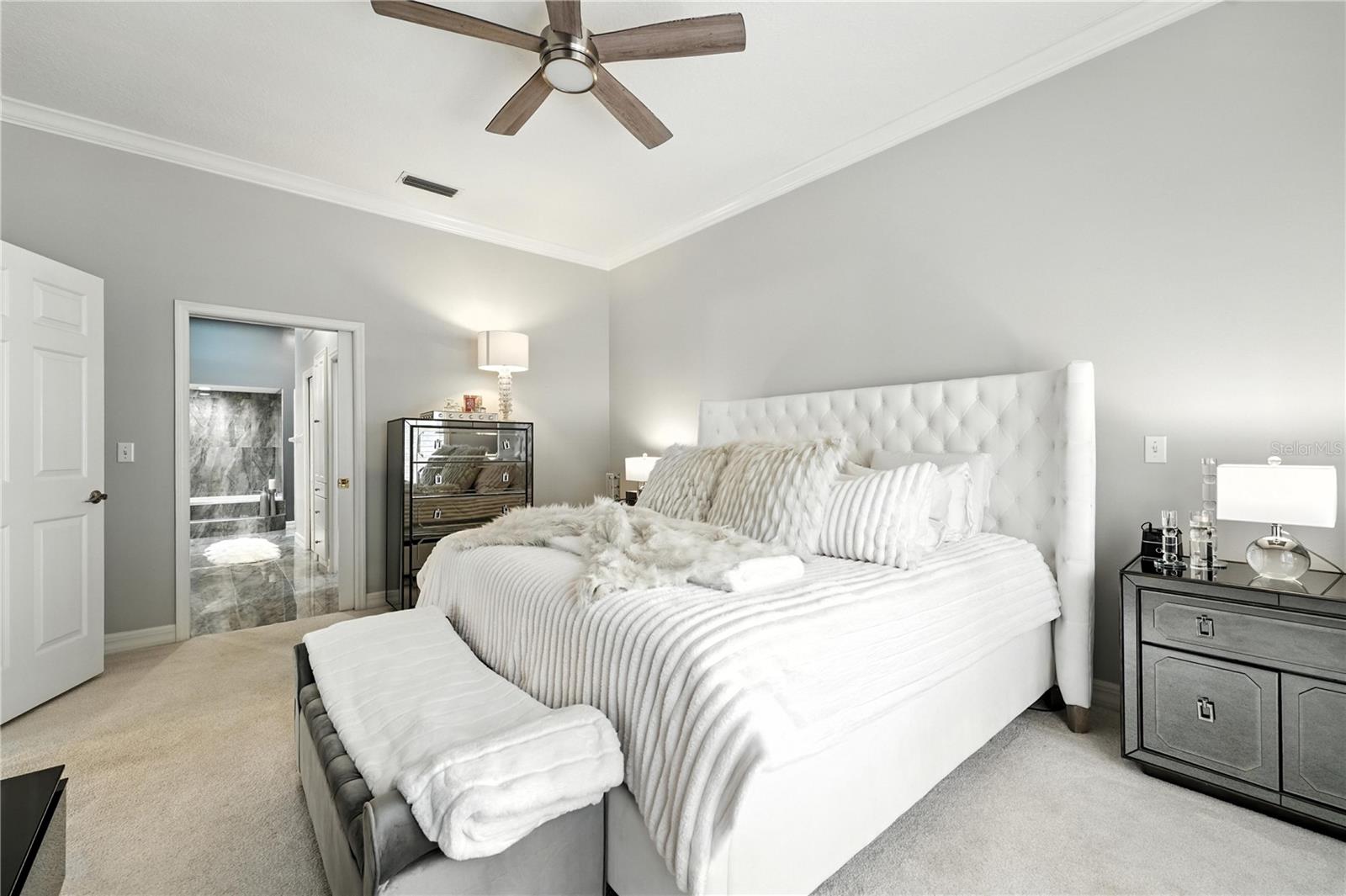 COUNTRY CLUB VILLAS - Residential