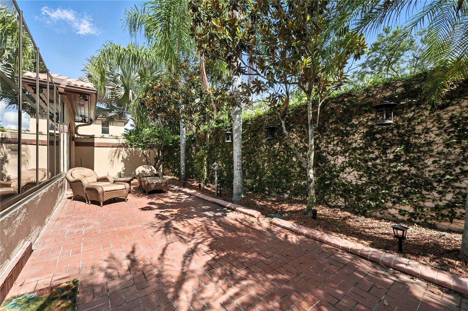 COUNTRY CLUB VILLAS - Residential