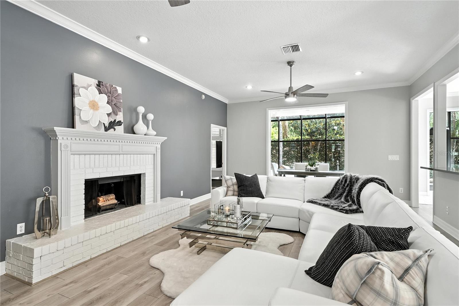 COUNTRY CLUB VILLAS - Residential