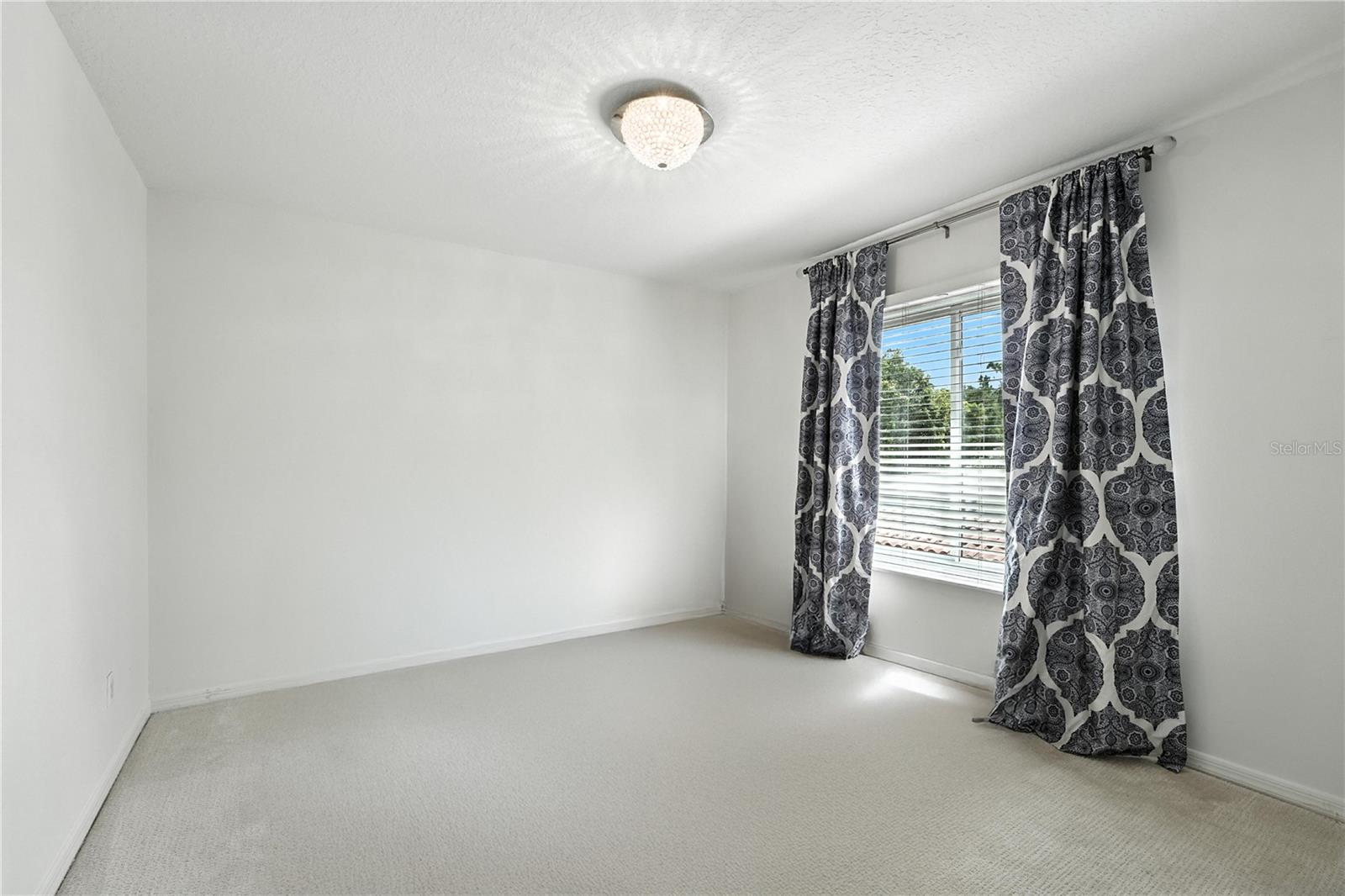 COUNTRY CLUB VILLAS - Residential