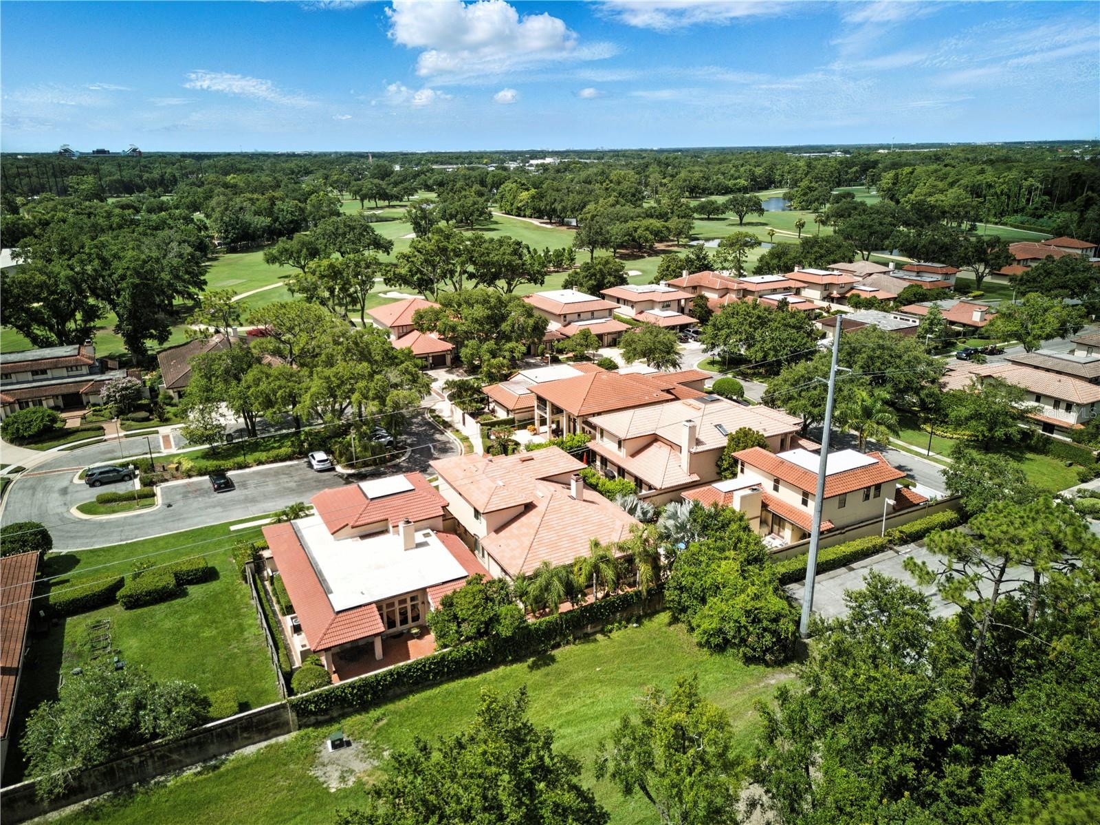 COUNTRY CLUB VILLAS - Residential