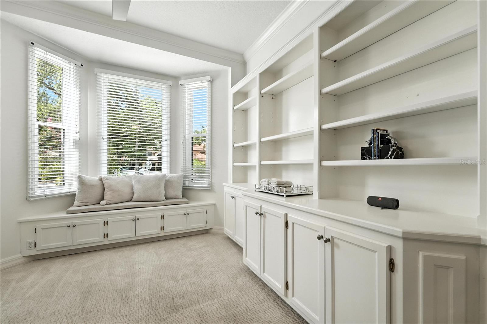 COUNTRY CLUB VILLAS - Residential