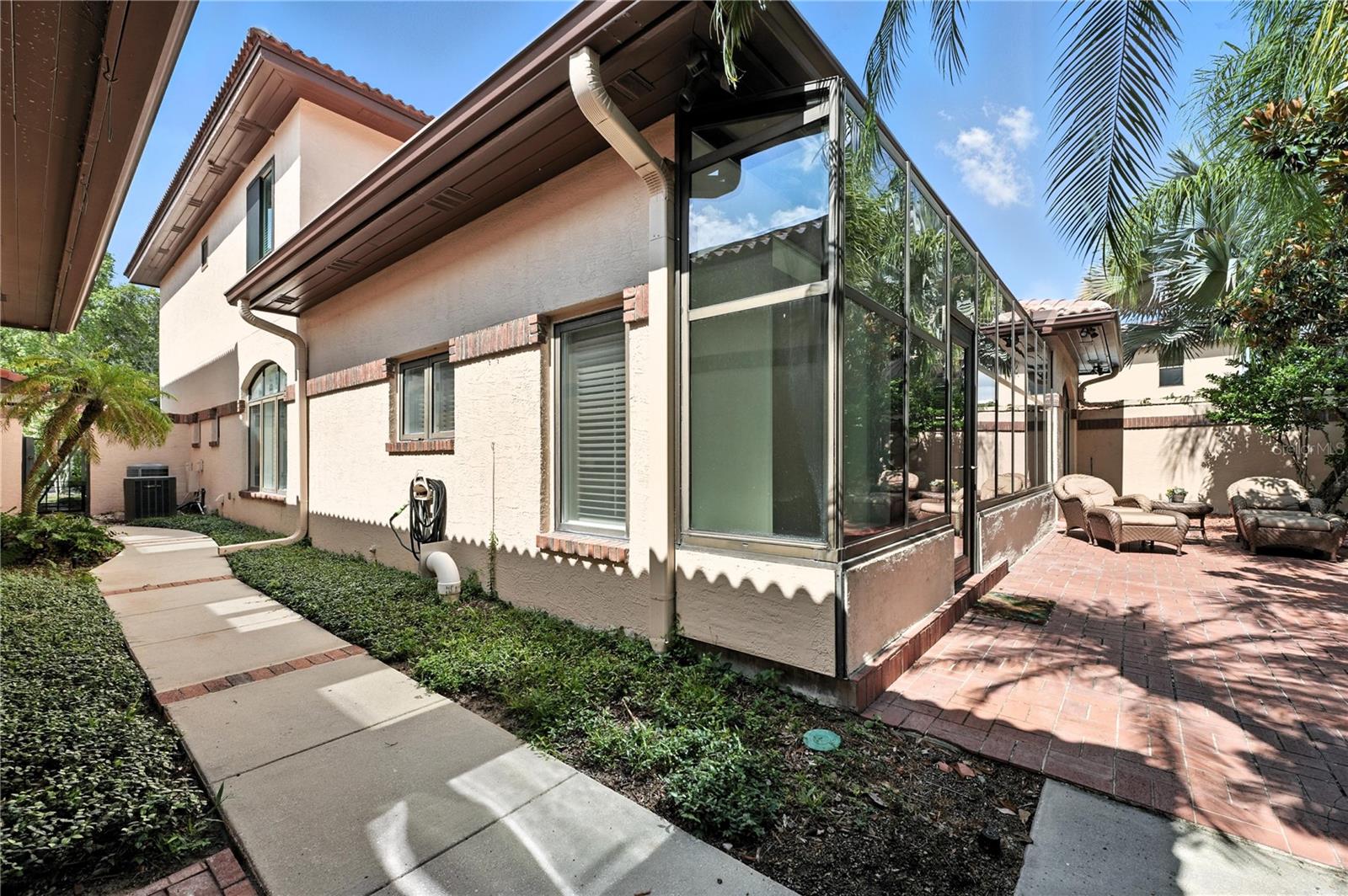 COUNTRY CLUB VILLAS - Residential