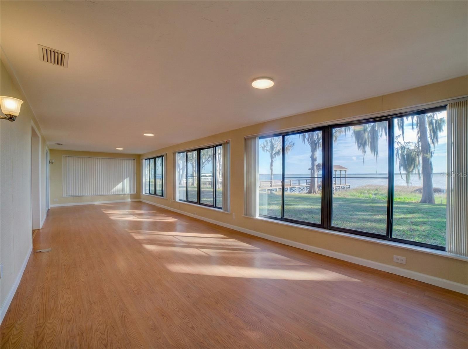 WESTERN SHORES - Residential