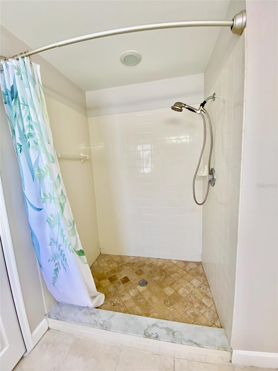 DAVENPORT LAKES PH 3 - Residential Lease