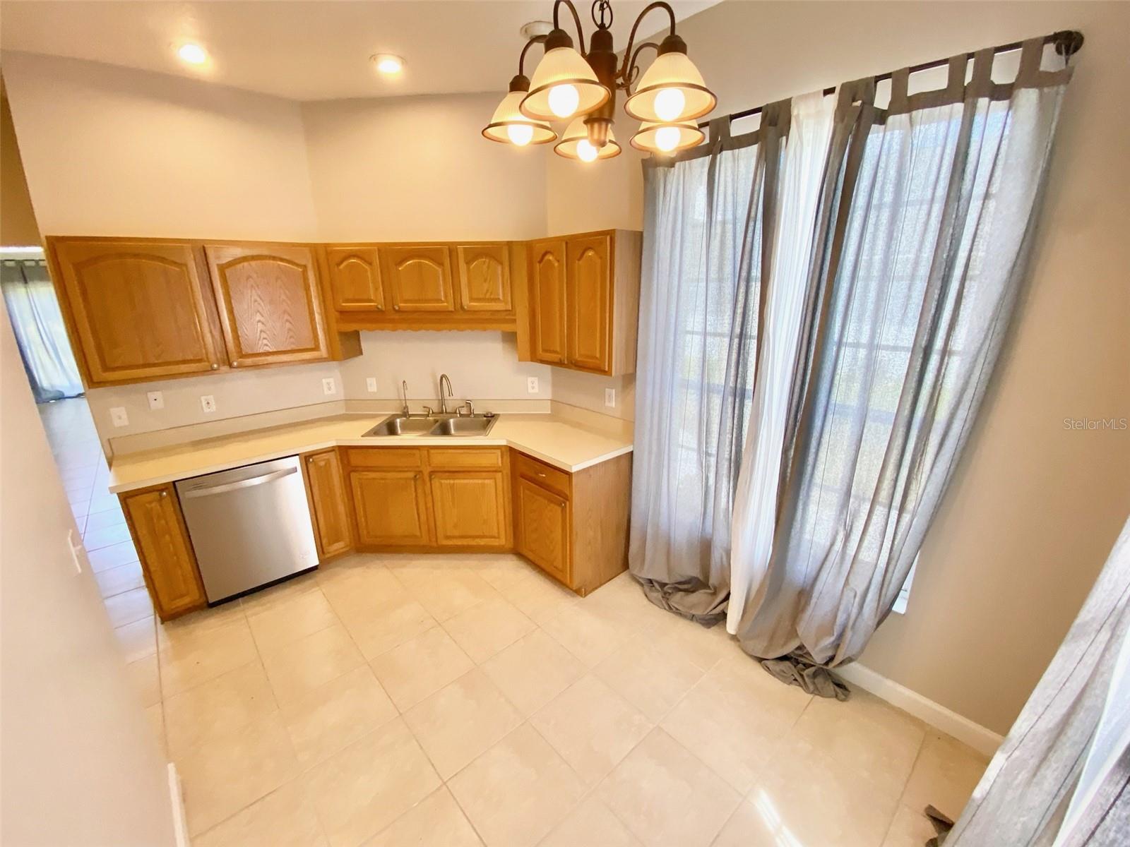 DAVENPORT LAKES PH 3 - Residential Lease