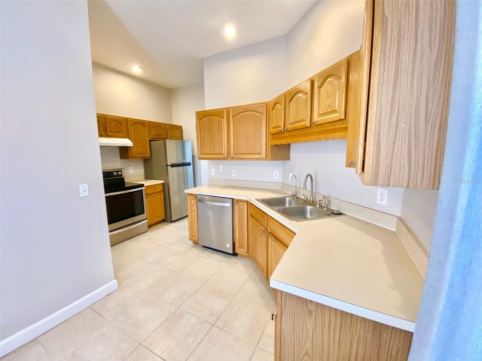 DAVENPORT LAKES PH 3 - Residential Lease