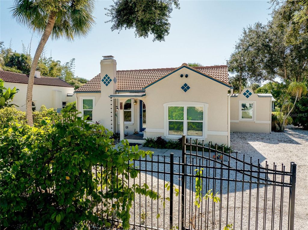 Photo of 223 Palmetto Road W, Nokomis, FL 34275 (MLS # A4677905)