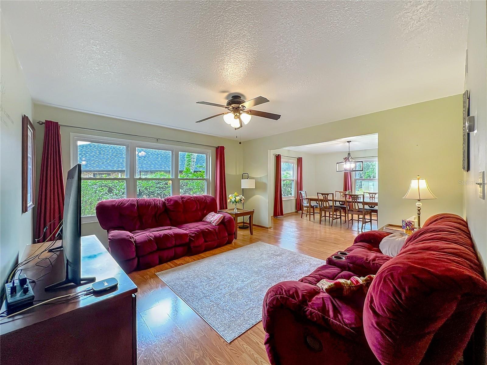 1850 LAKESHORE CIR