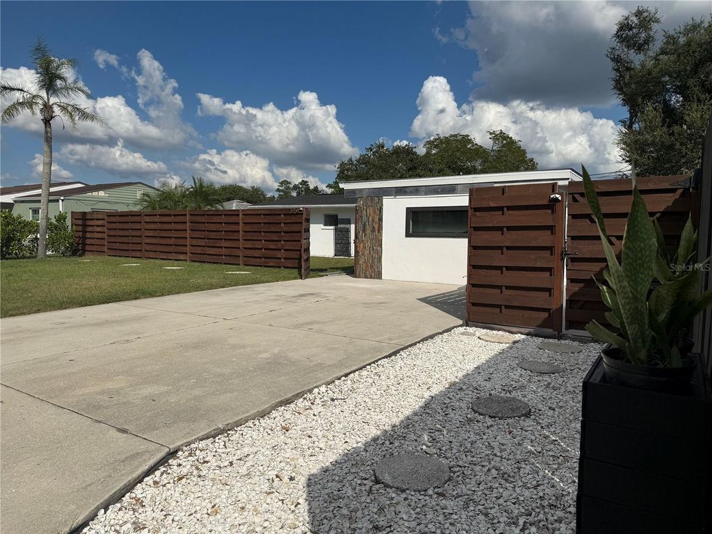 34241 - Sarasota community | Sarasota Real Estate 32 Photo of 3959 Eton Place, Sarasota, FL 34241 (MLS # TB8439339)