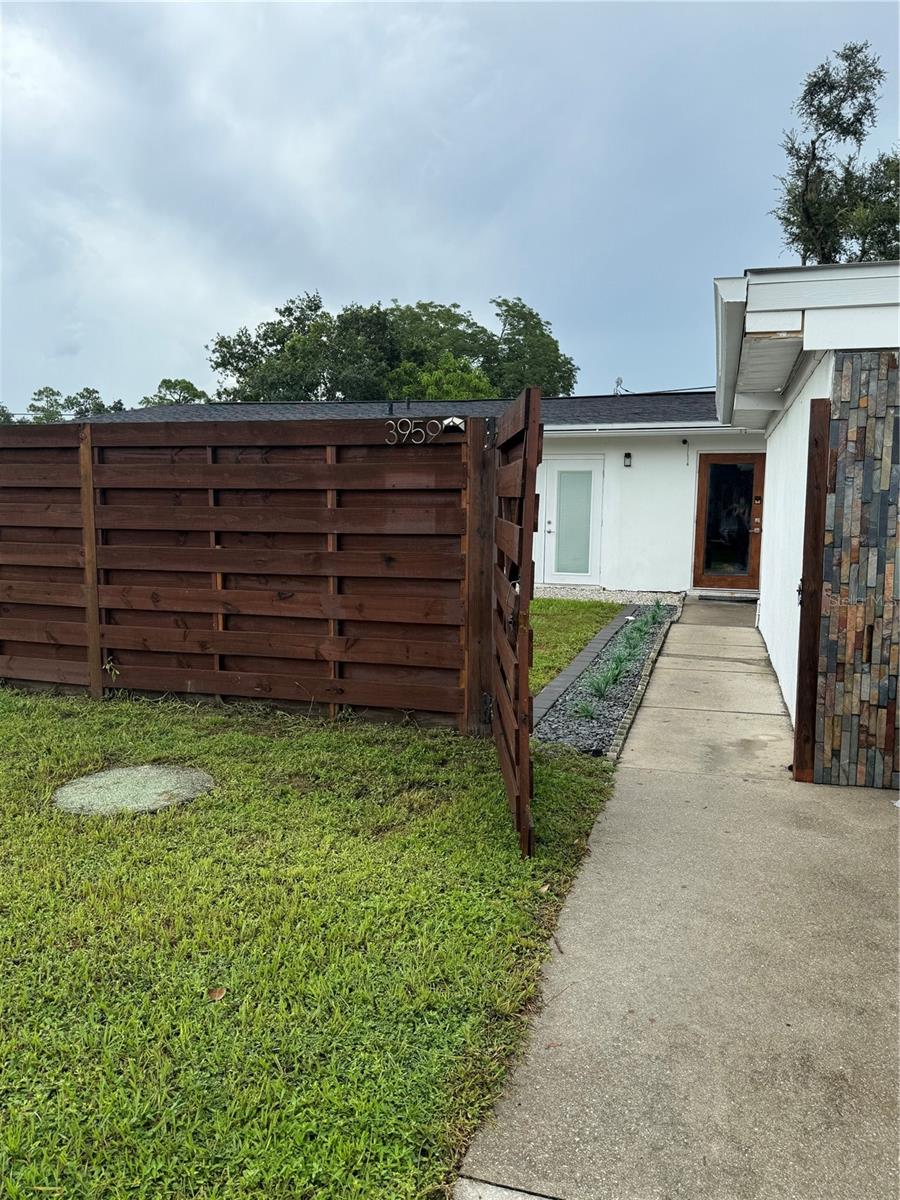 LAKE SARASOTA - Residential