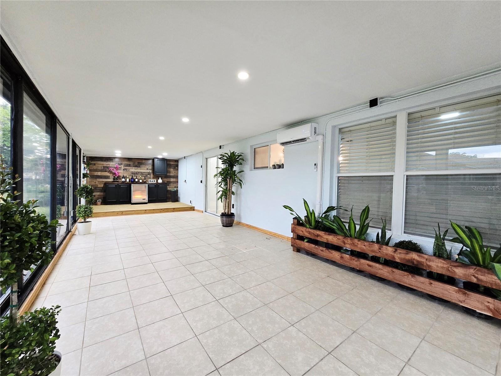 LAVADA COURT - Residential