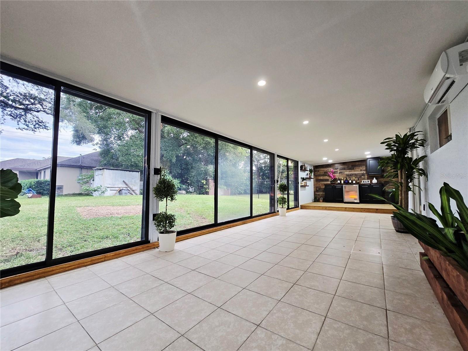 LAVADA COURT - Residential