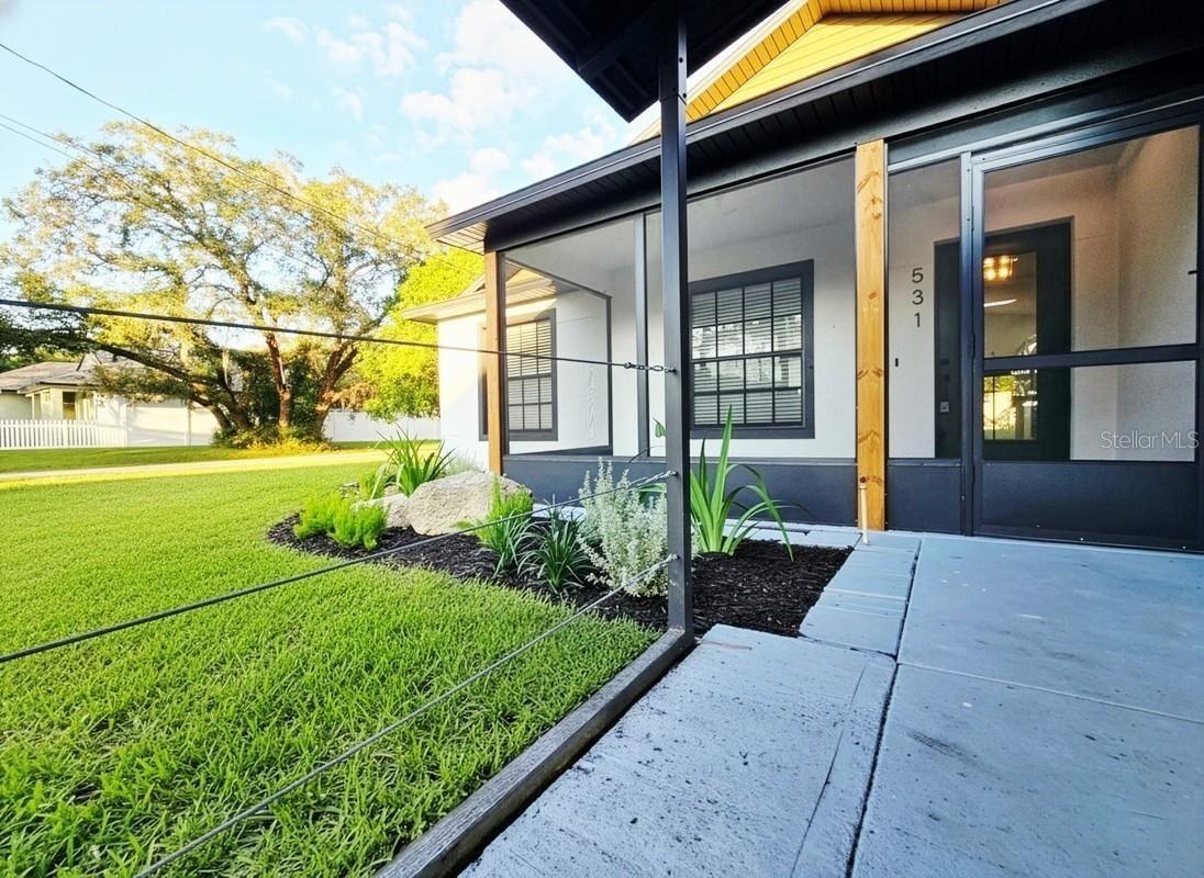 LAVADA COURT - Residential