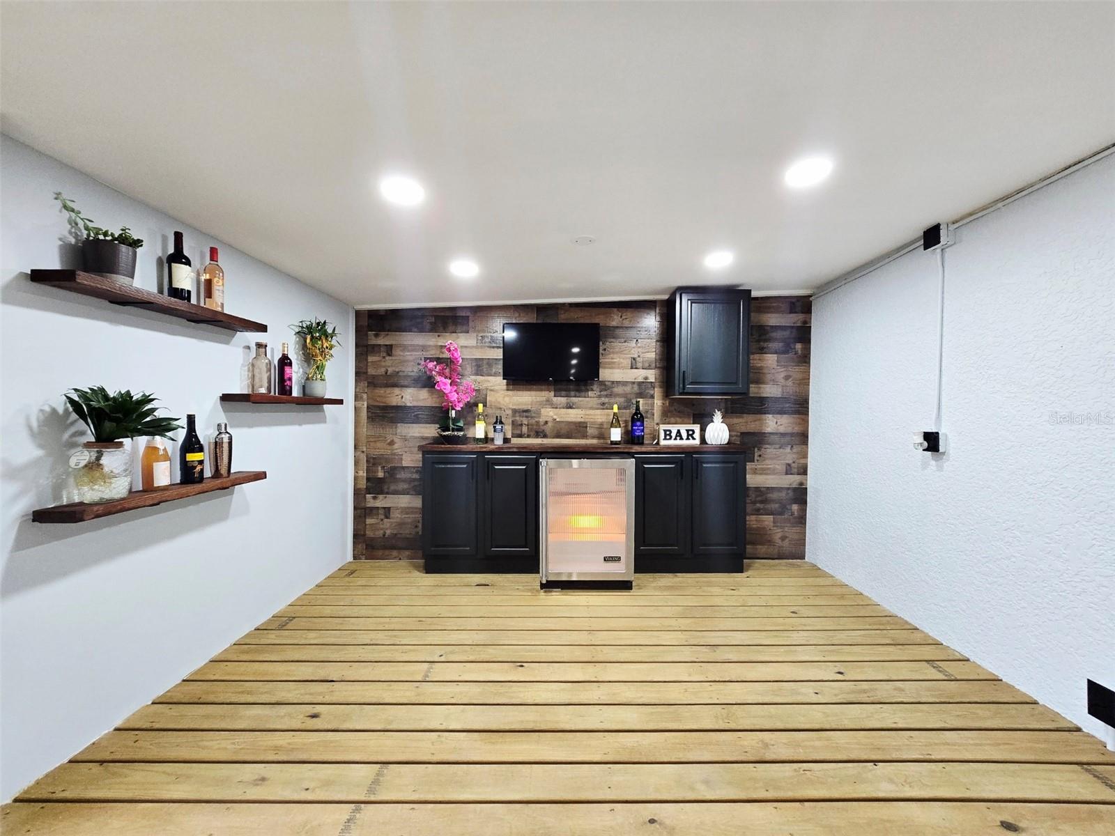 LAVADA COURT - Residential