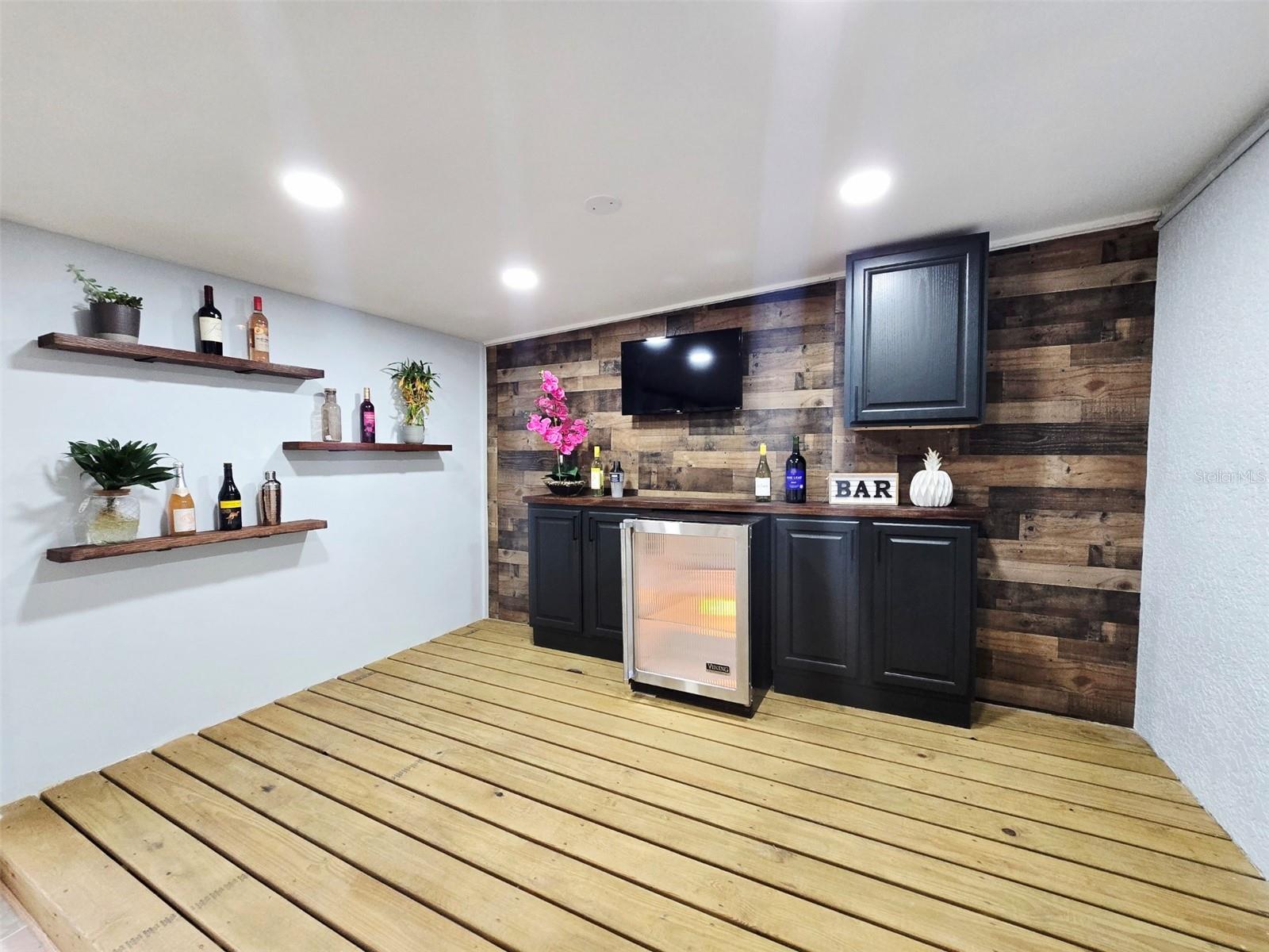 LAVADA COURT - Residential