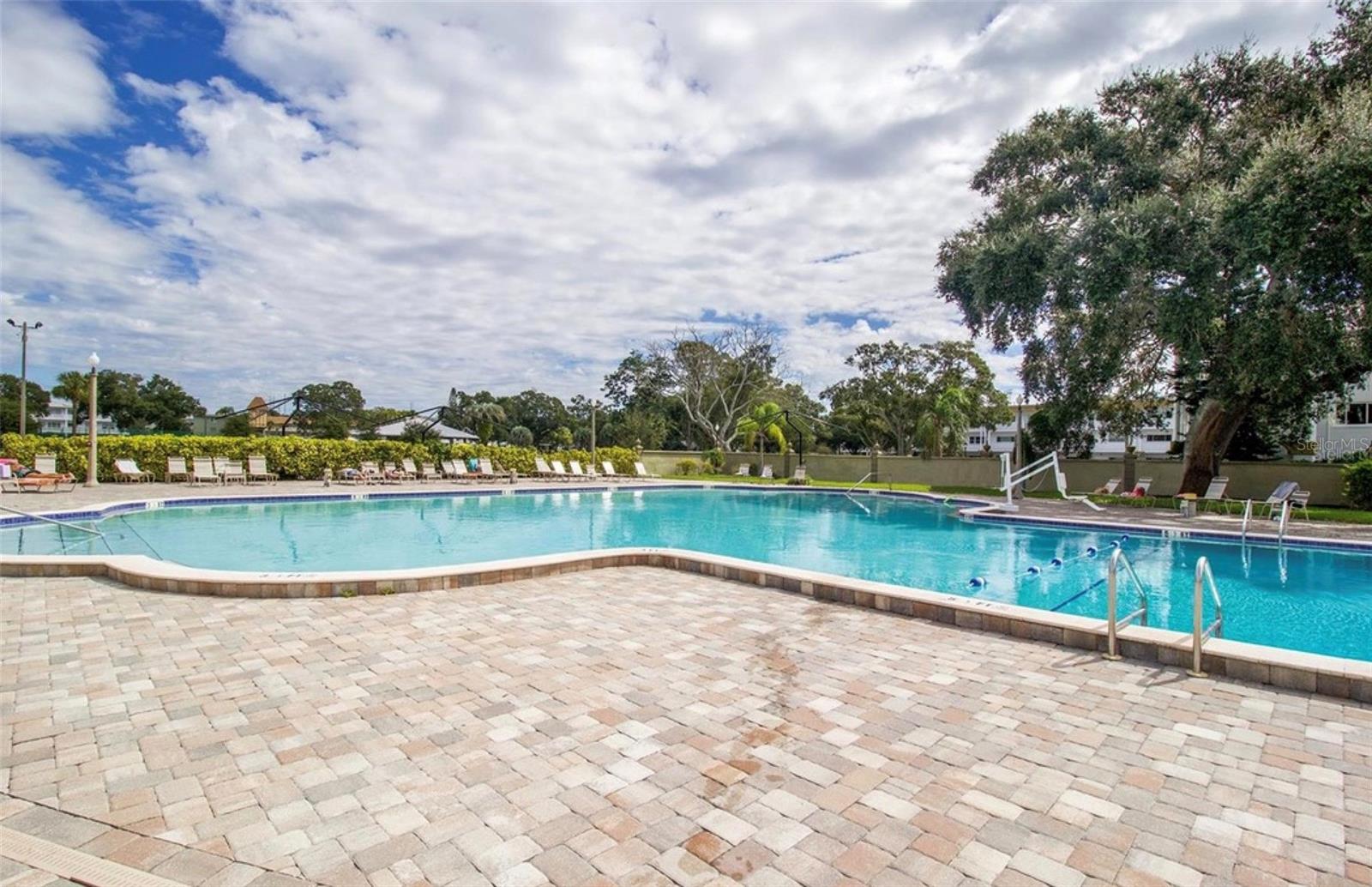 ON TOP OF THE WORLD - Residential