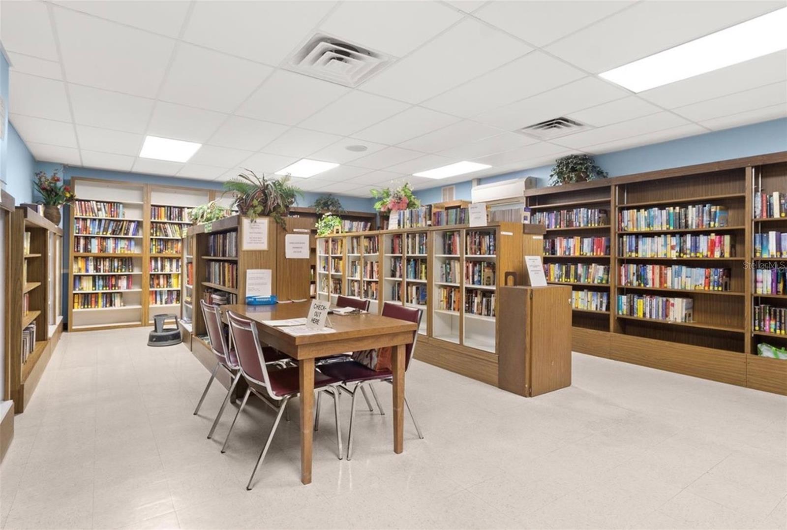 ON TOP OF THE WORLD - Residential