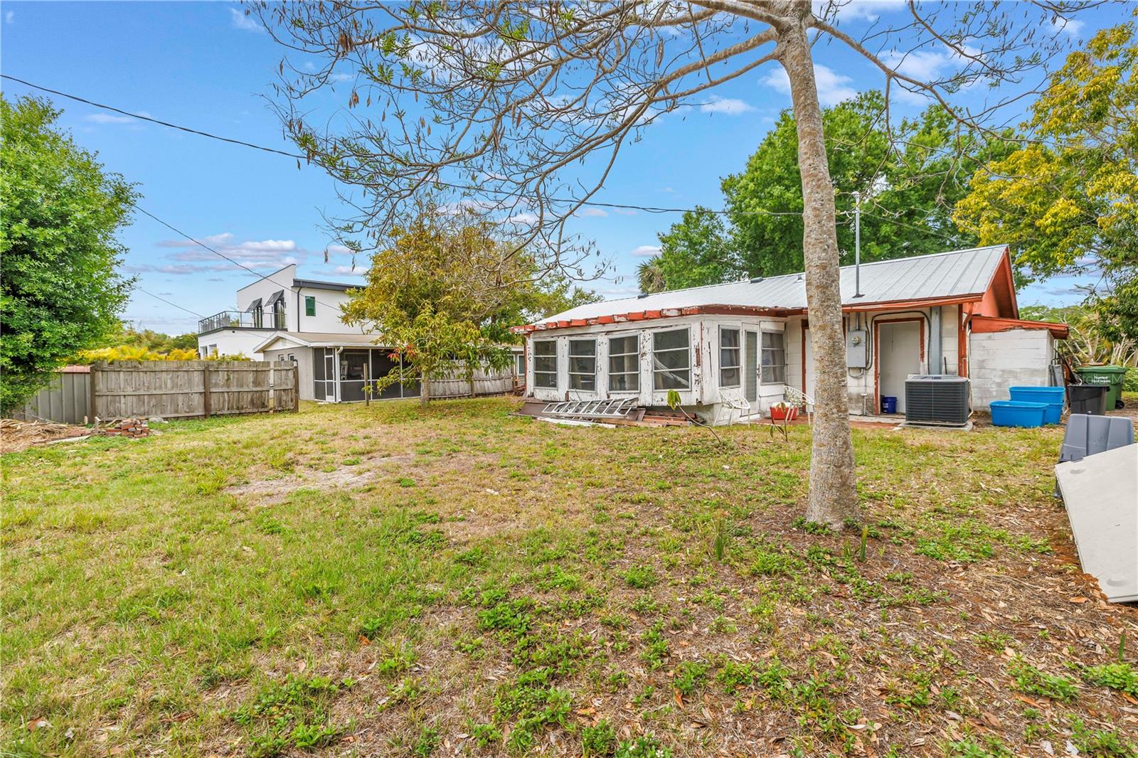 LOMA LINDA PARK - Residential