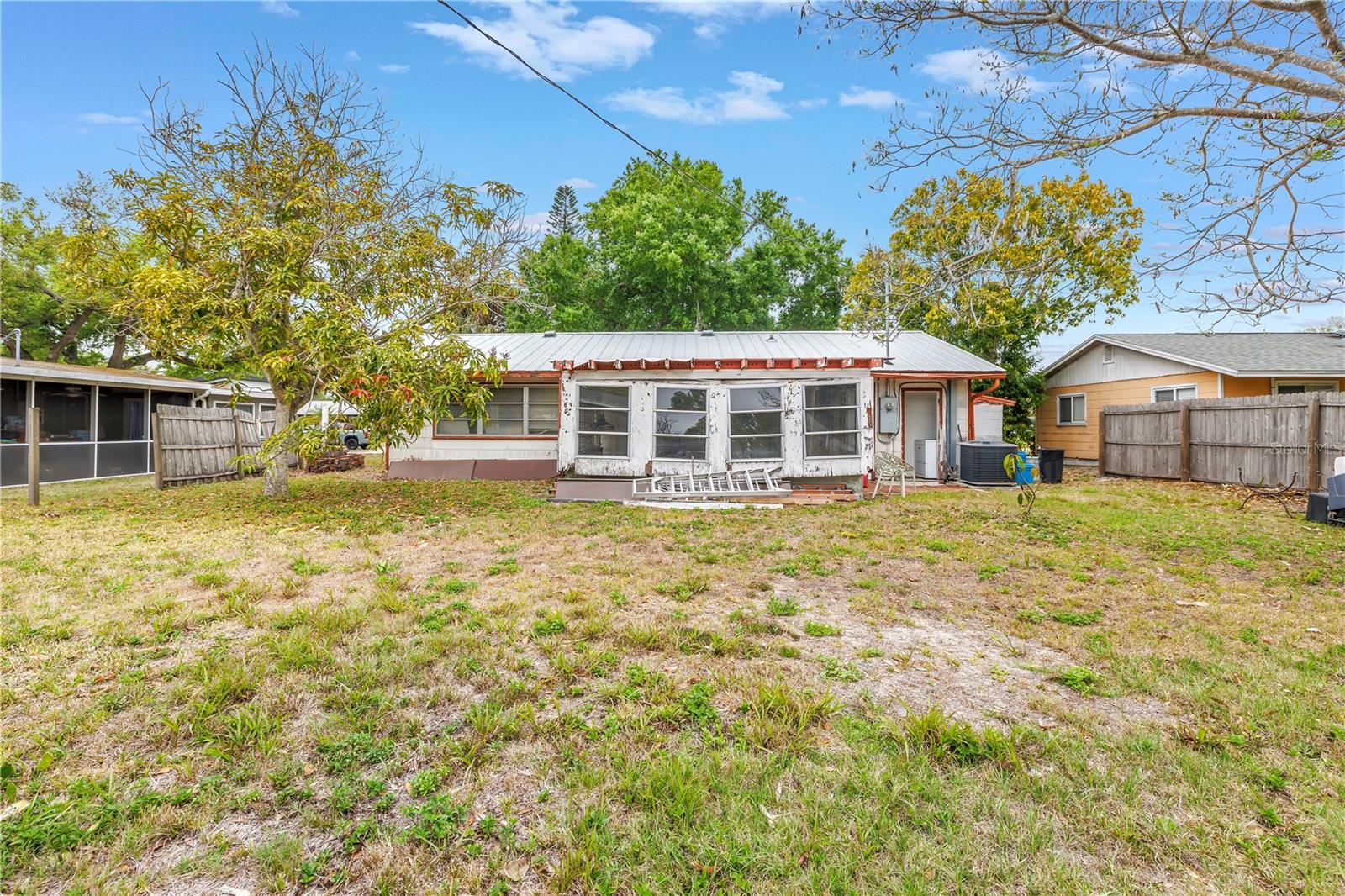 LOMA LINDA PARK - Residential