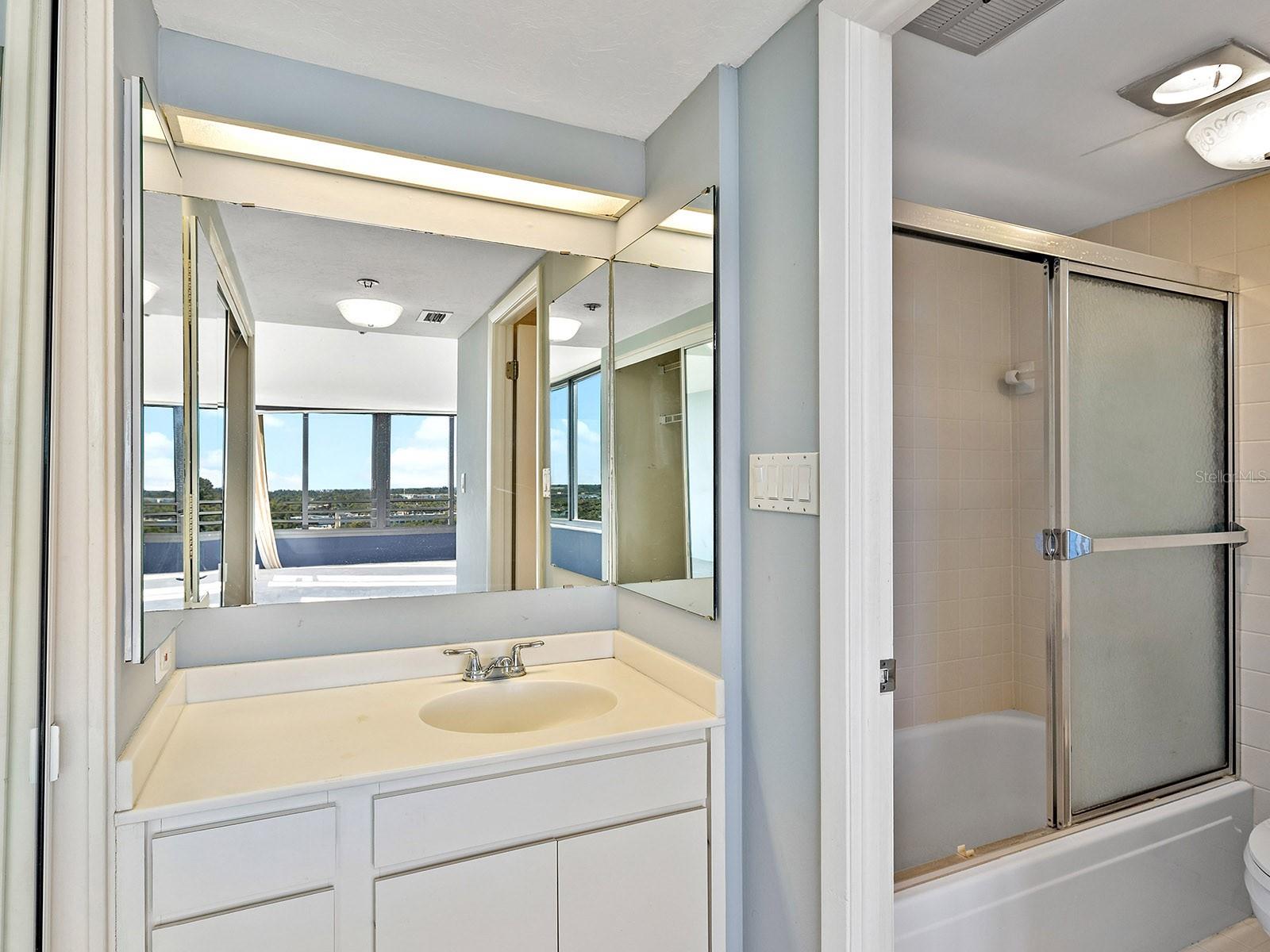 EMBASSY HOUSE - Residential