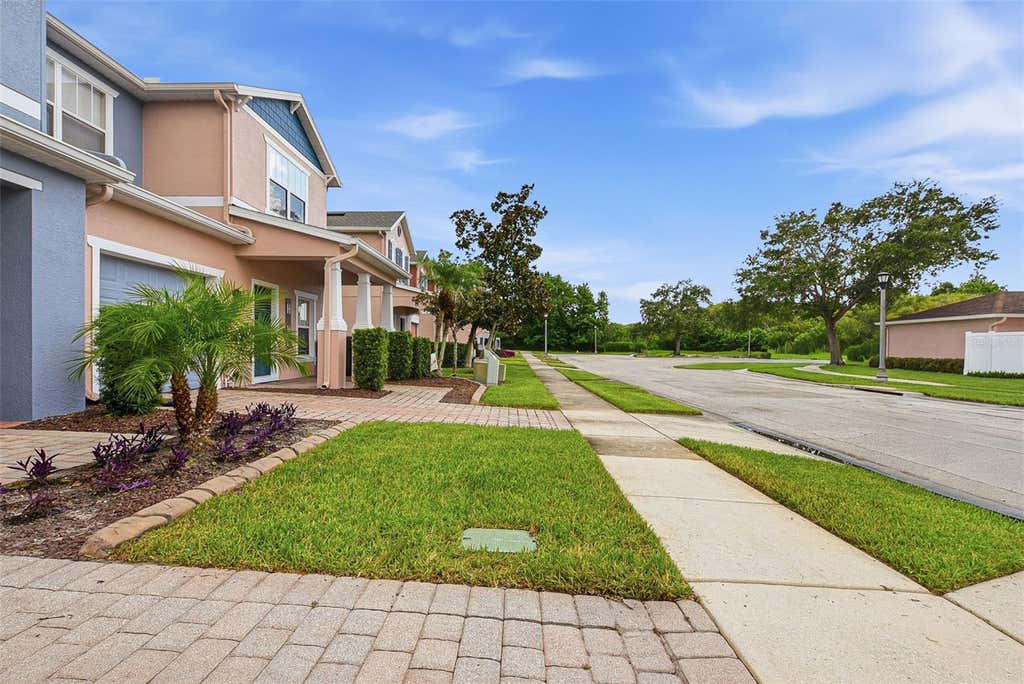 Photo of 901 Pine Pointe Lane, Orlando, FL 32828 (MLS # O6423448)