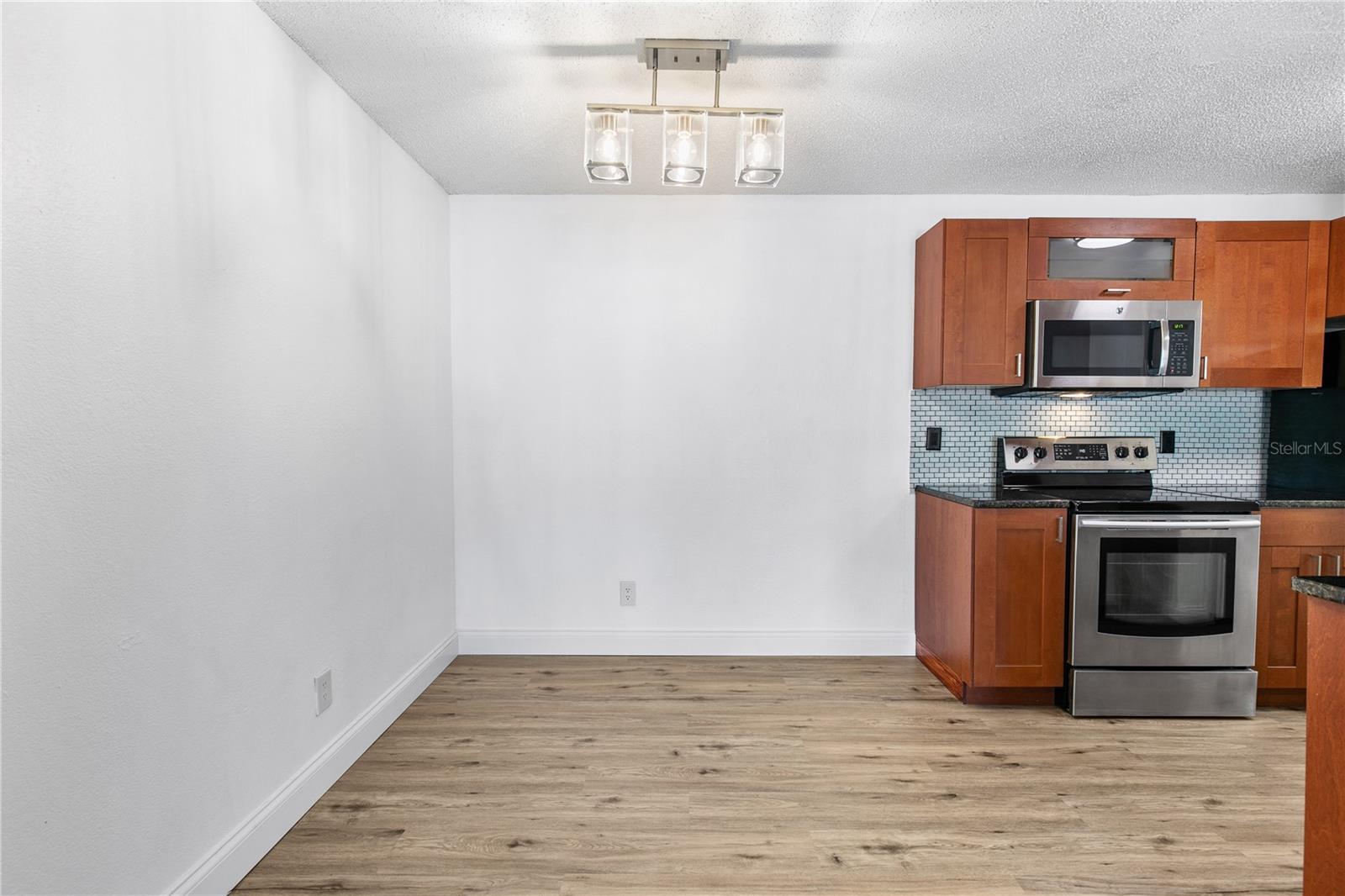 2060 CASCADES BOULEVARD 202