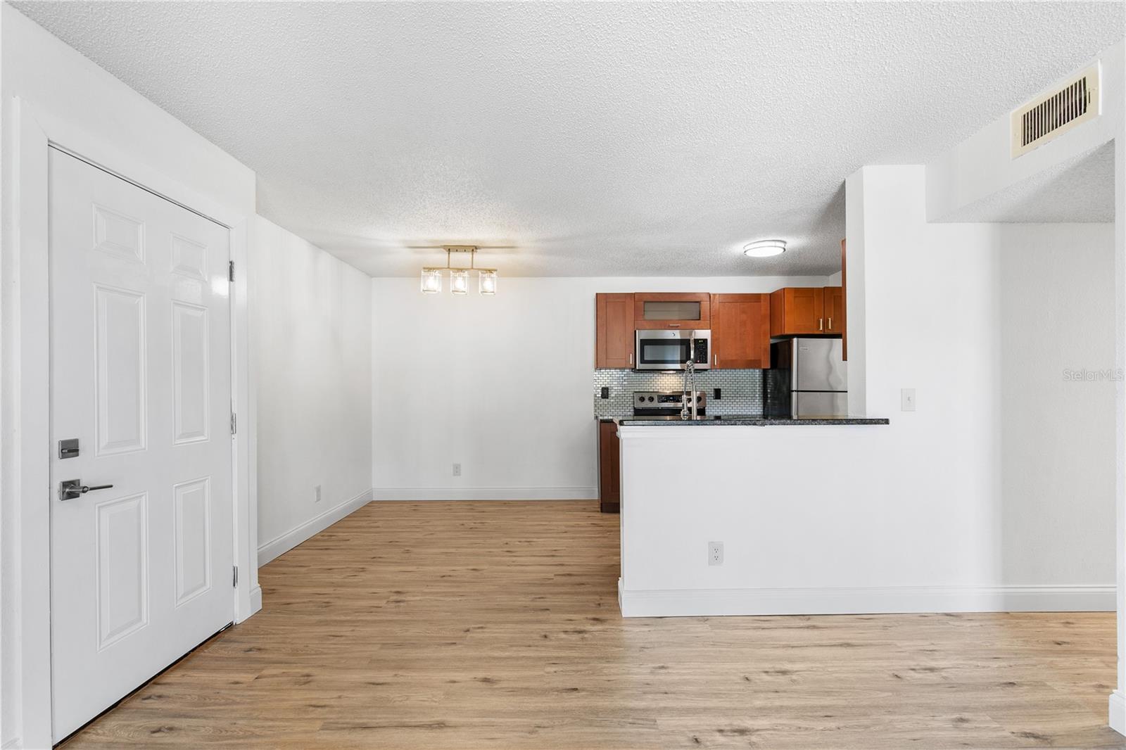 2060 CASCADES BOULEVARD 202