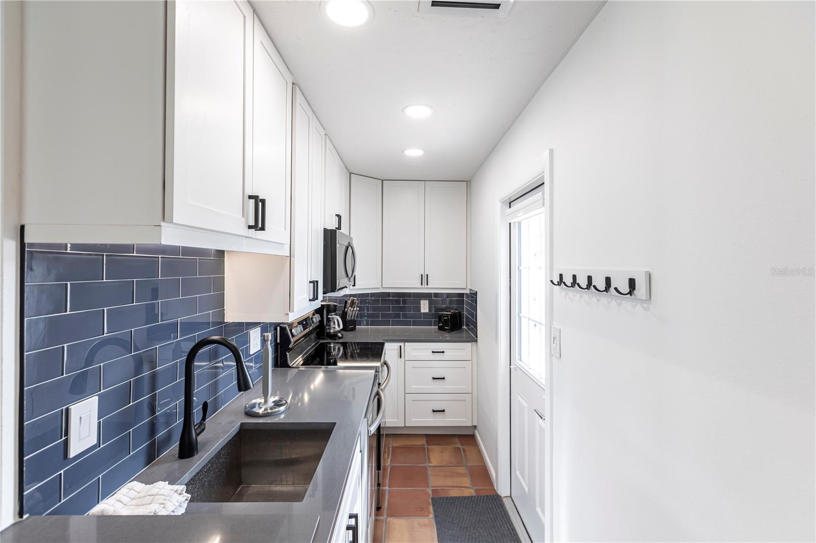 ALOHA KAI APTS - Residential Lease