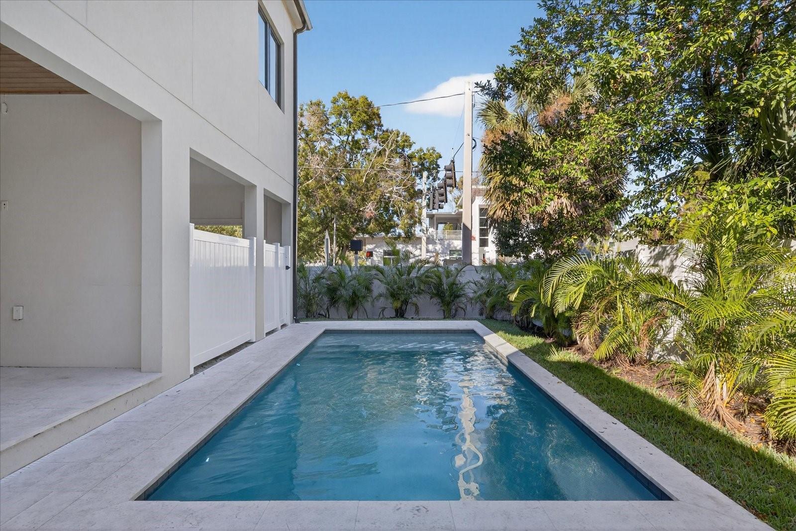 3702 S LYNWOOD AVENUE