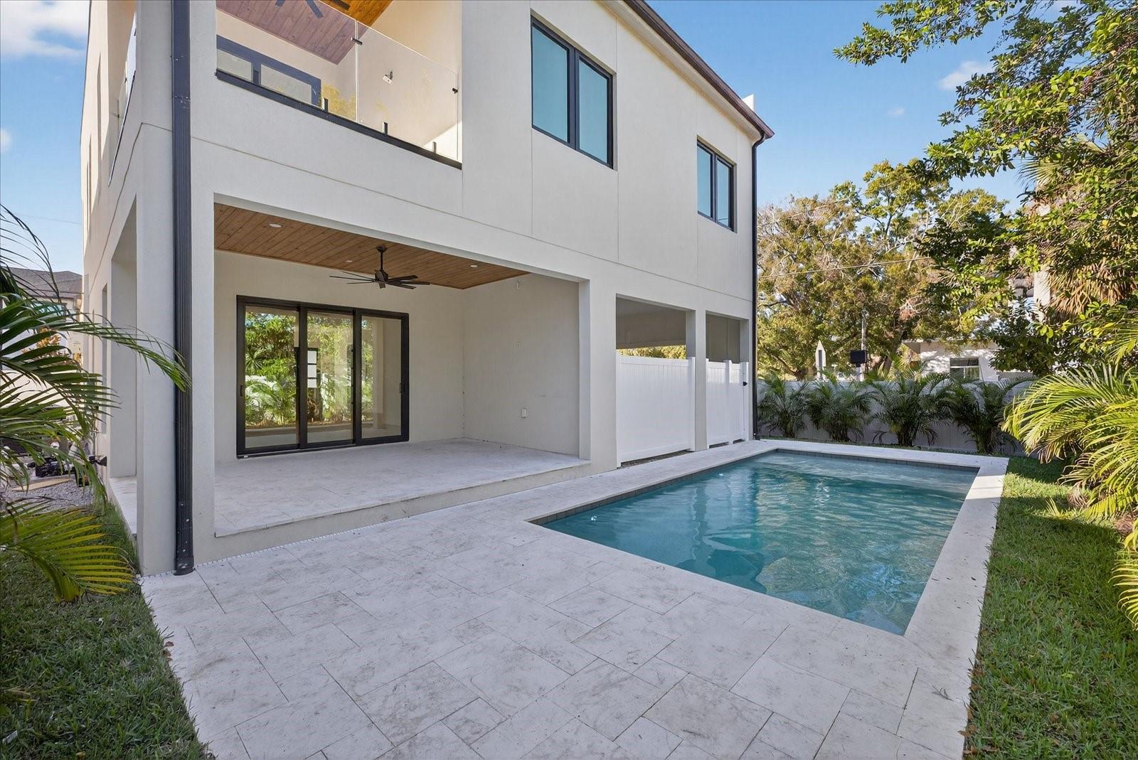 3702 S LYNWOOD AVENUE