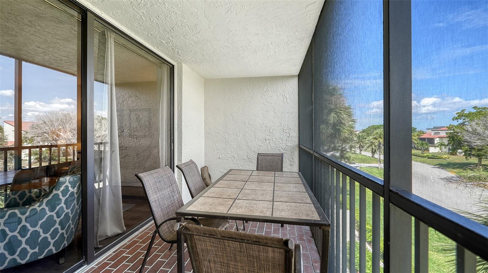 SEAPLACE III - Residential