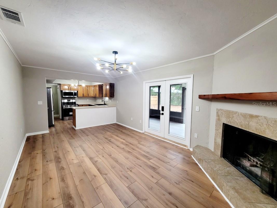 3116 W UNIVERSITY AVENUE