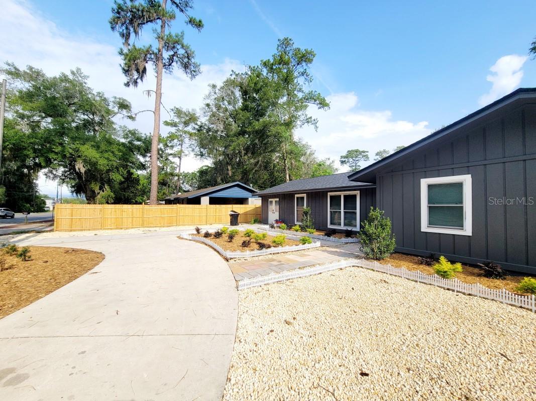 3116 W UNIVERSITY AVENUE