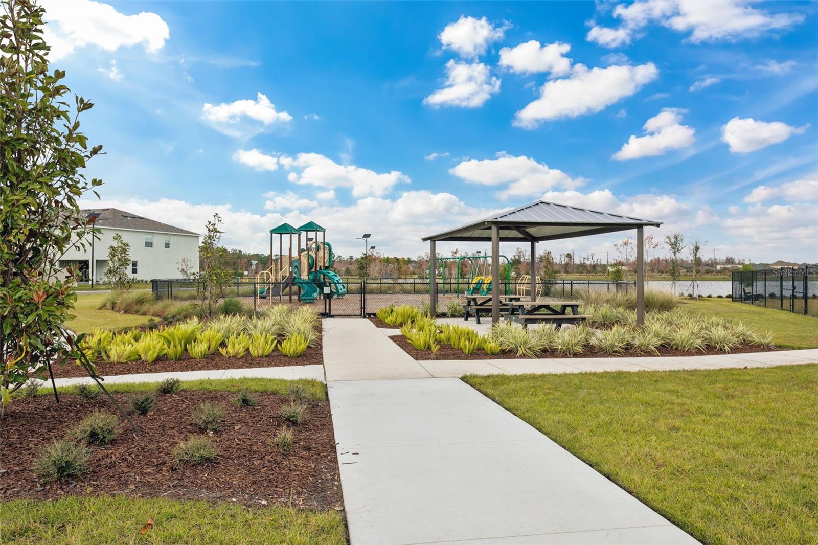 SALEM TWNHMS - Residential Lease