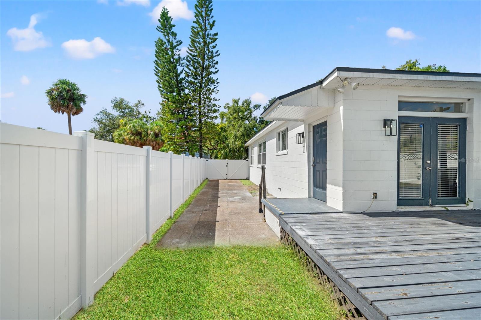 WEST LAND - Residential