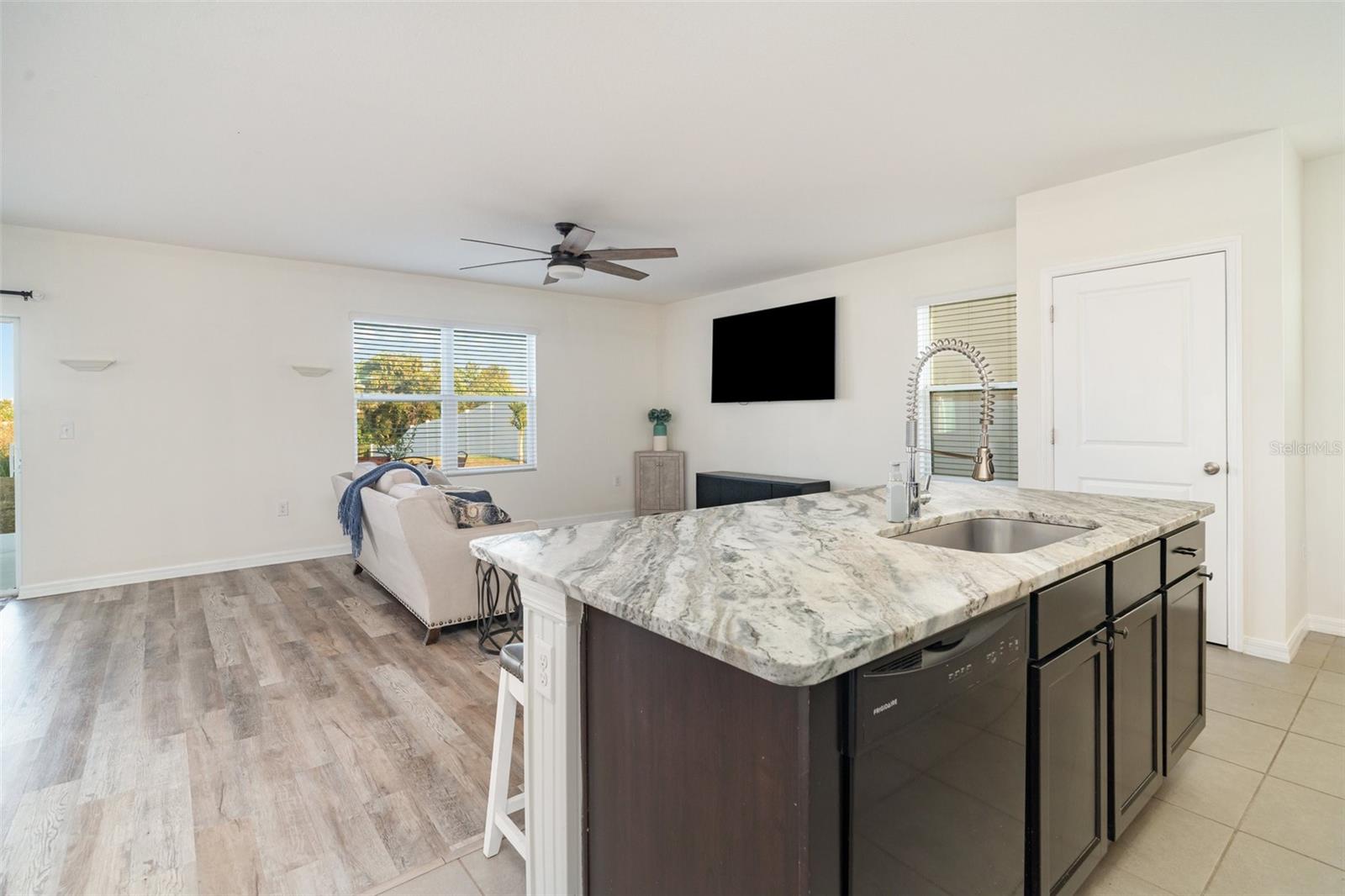 DEL TIERRA PH III - Residential