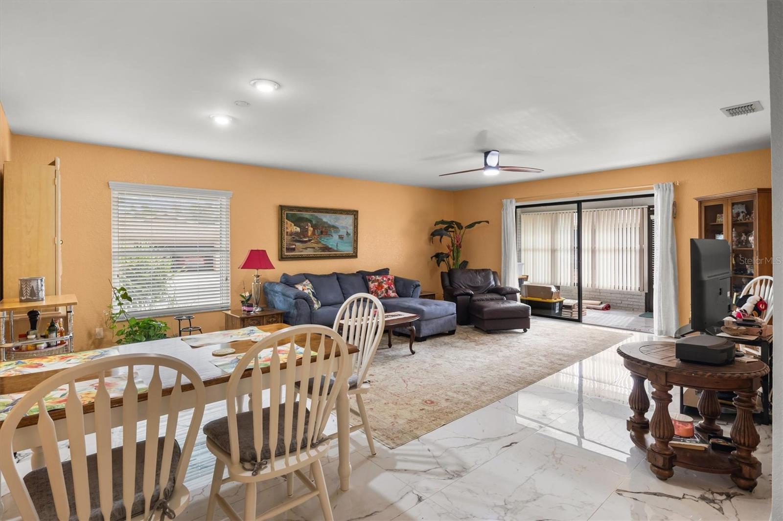 VILLAS BY LAKE - Residential