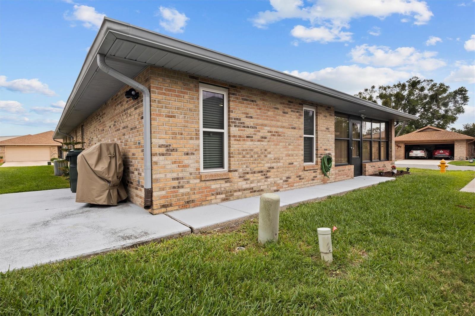 VILLAS BY LAKE - Residential