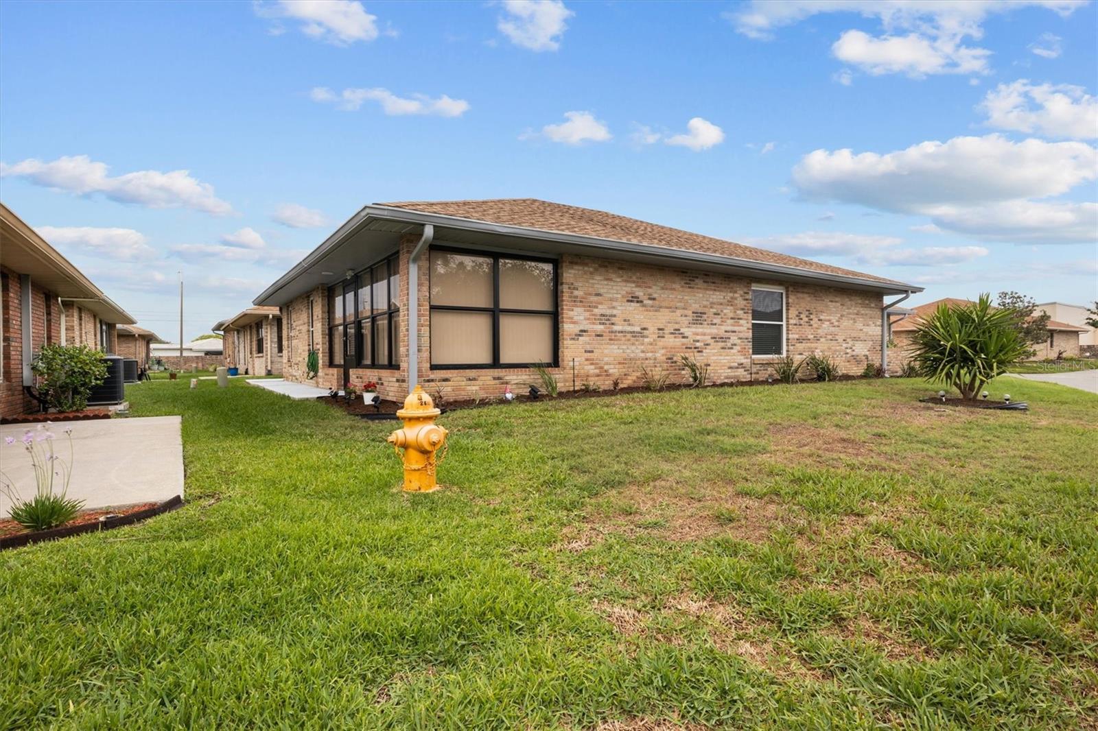 VILLAS BY LAKE - Residential