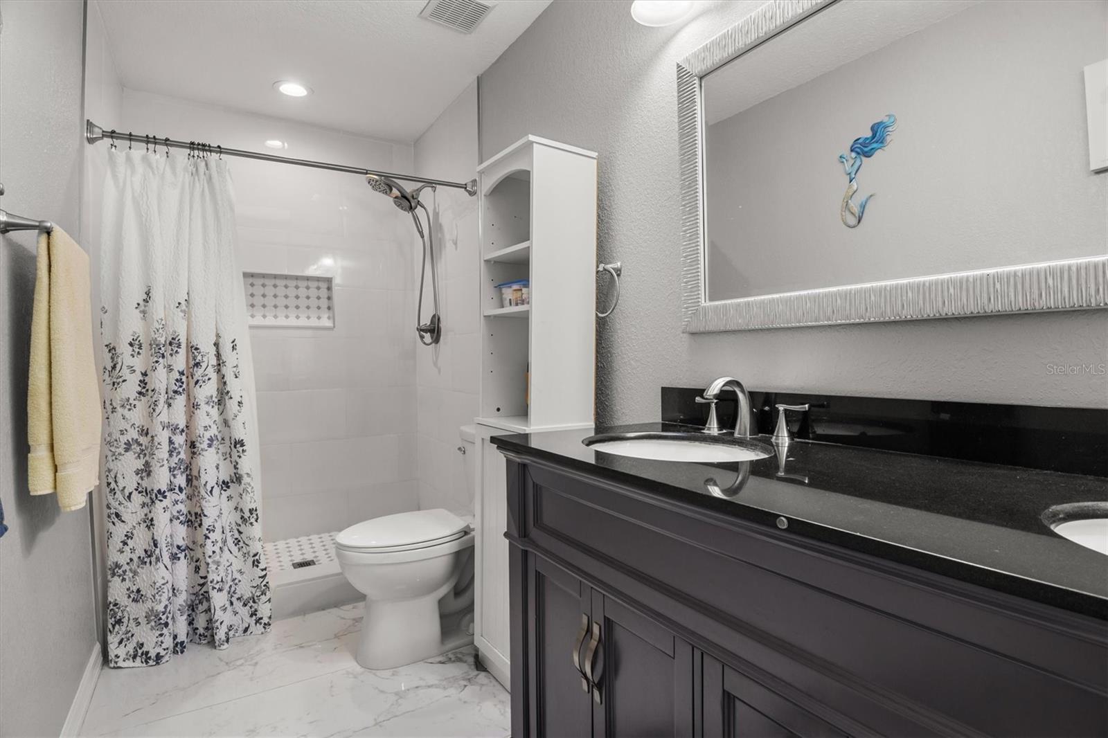 VILLAS BY LAKE - Residential