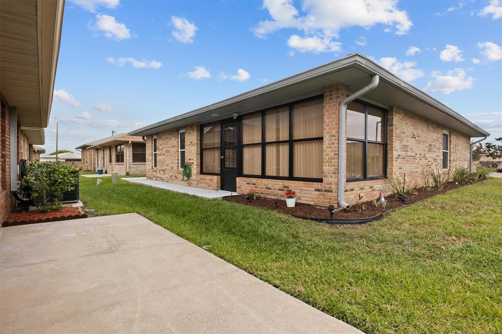 VILLAS BY LAKE - Residential