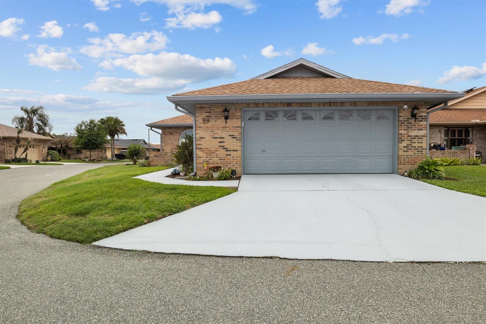 VILLAS BY LAKE - Residential