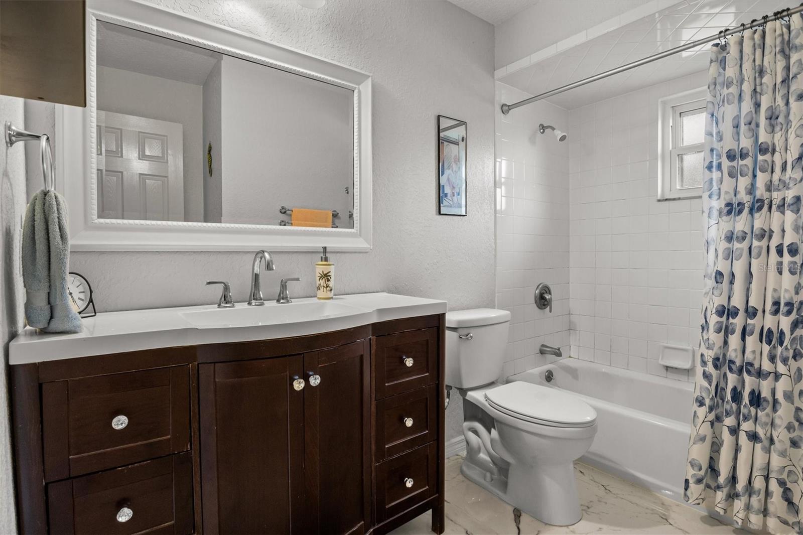 VILLAS BY LAKE - Residential