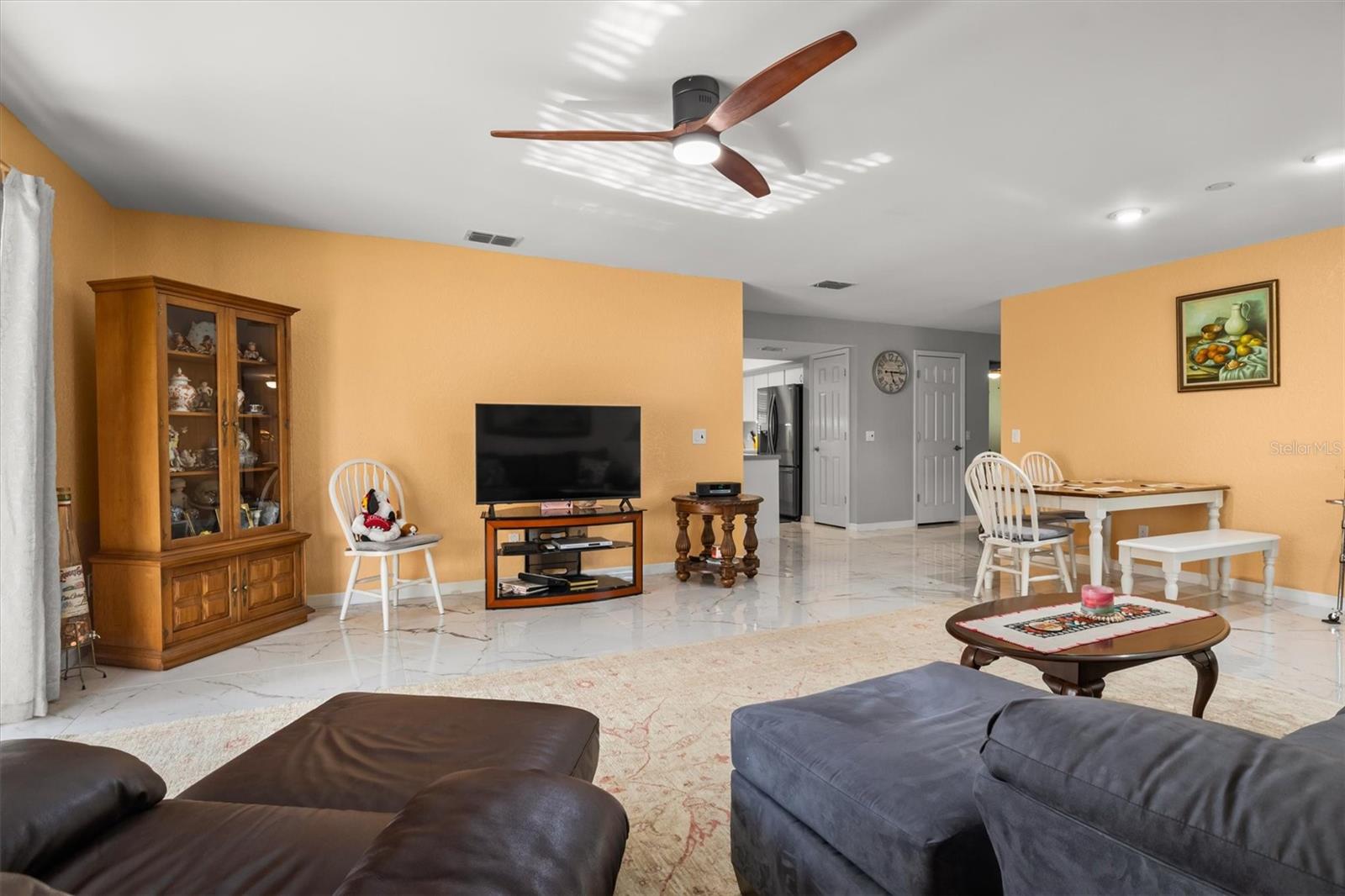 VILLAS BY LAKE - Residential