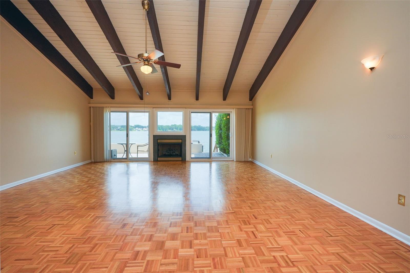 9 CASA LOMA WAY 9